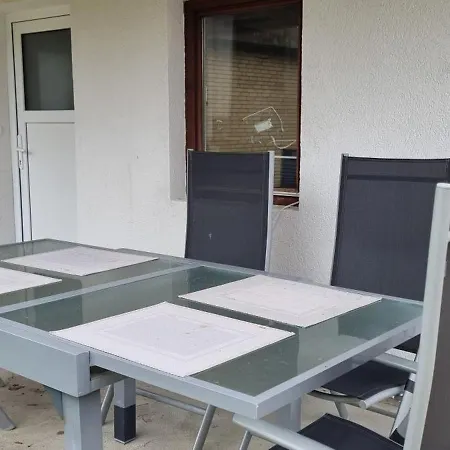 Ninua, 5 Schlafzimmer, Garten & Terrasse Inn *